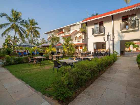 La Vaiencia Beach Resort, Morjim Beach Hotel Exterior