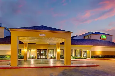 Courtyard Houston Westchase Hotel berhampiran Memorial Park Golf Course