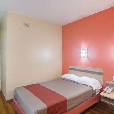 1 Queen Bed | Mob Acc Ri Shwr Nsmk Micfridg Motel 6-Terrell, TX Promo Code