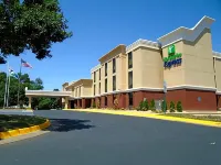 Holiday Inn Express Richmond E - Midlothian Trnpke Hotels near Edible Arrangements