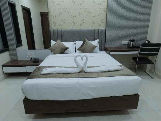 Hotel Adhiraj Inn Rooms