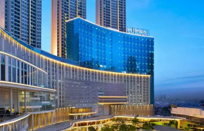 Pullman Jakarta Central Park Отели рядом с достопримечательностью «Taman Ismail Marzuki»