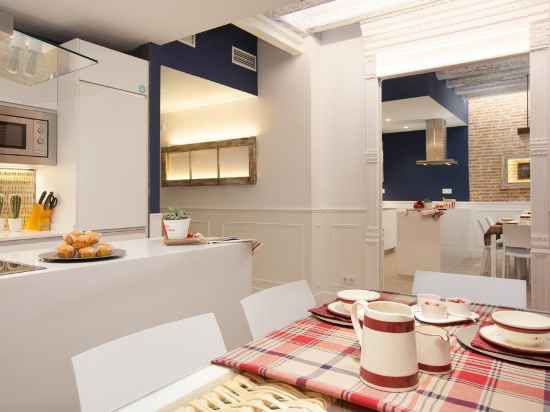 Enjoybcn Colon Apartments Dining/Meeting Rooms