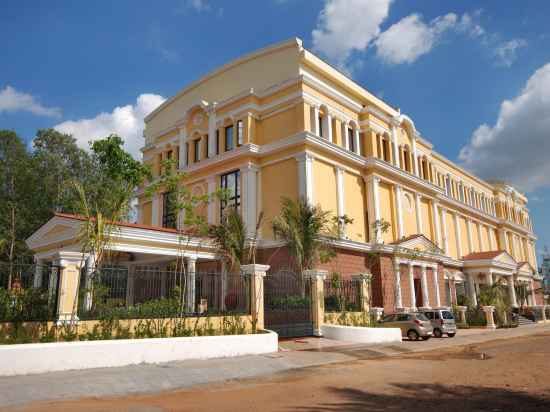 Mayfair Convention Hotel Exterior