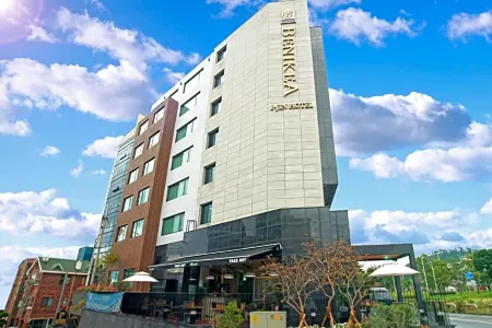 I-Jin Hotel