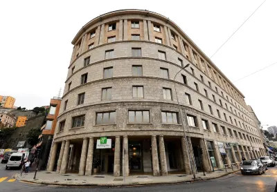 Holiday Inn Genoa City Hotel dekat Acquario Di Genova