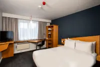 Holiday Inn Express Gloucester - South フレザーン・ウィズ・ソールのホテル