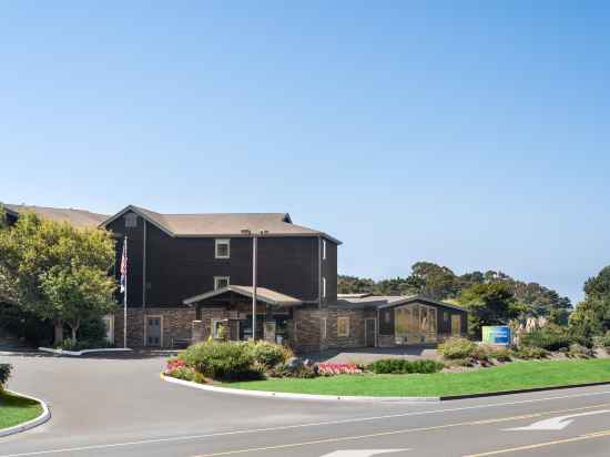 Holiday Inn Express Fort Bragg Hotel Exterior