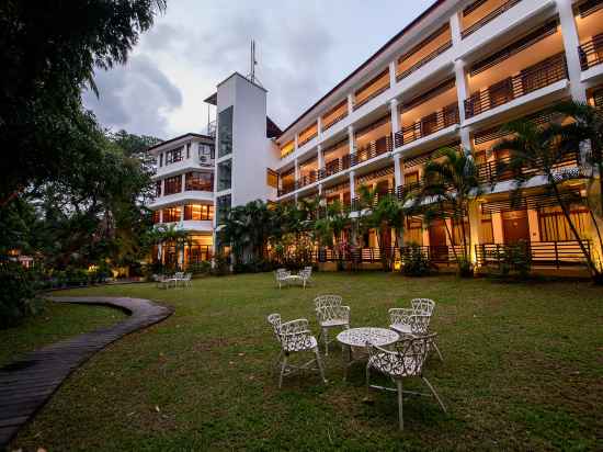 Silver Sand Sentinel Hotel Exterior