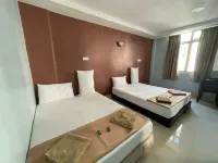 SV Andalas Hotel Hotels near Elveena beauty