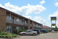 Scottish Inn & Suites - Eau Claire Hotels in Eau Claire