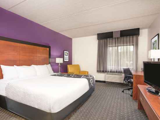 La Quinta Inn & Suites by Wyndham Atlanta Roswell Rooms