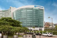 Wyndham Guayaquil Puerto Santa Ana Hoteles cerca de Plaza TÍA Bastión