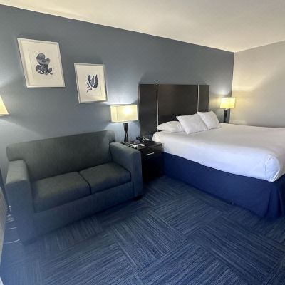 Deluxe King Room with Balcony The Pacific Inn Promo Code