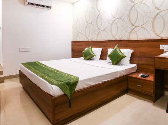 Treebo Comforts Inn, University Road Deralakatte Rooms