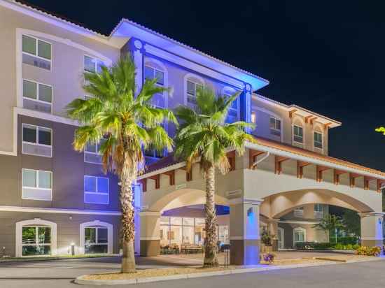 Holiday Inn Express & Suites ST. Petersburg - Madeira Beach Hotel Exterior