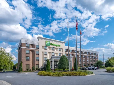 Holiday Inn Greensboro Coliseum Hotels near Elmsley Square Shoppes