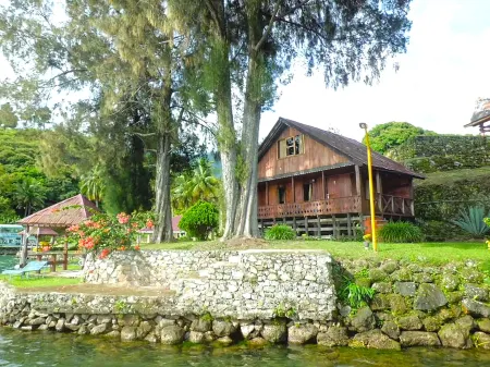 Tuk Tuk Timbul Bungalows