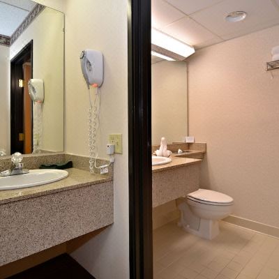 Standard King Room-Non-Smoking Comfort Inn at Thousand Hills Promo Code