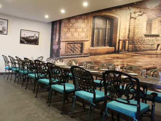 A5 Hotel(B C L Holdings) Dining/Meeting Rooms