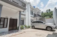 Small Homestay Syariah Sikembar Ciwidey Mitra RedDoorz Hotels in Pasirjambu