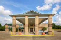 OYO Hotel Texarkana Trinity AR Hwy I-30 Hotels near Park Avenue Baptist Church