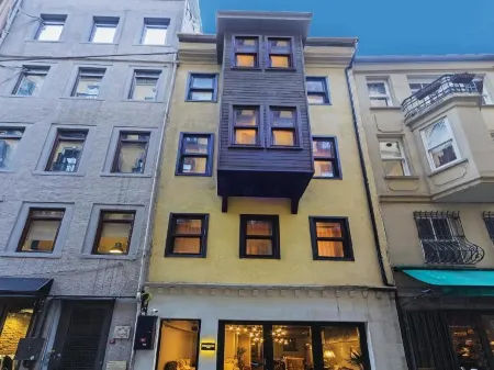 Meroddi Galata Flats