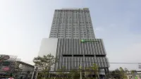 Holiday Inn & Suites Rayong City Centre Hotels near Ban Laeng