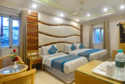 The Gold Regency - 02 Mins from New Delhi Railway Station Hotels in Central Delhi