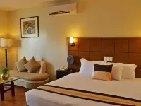 The Pinnacle Hotel and Suites Hotels near Gaisano Grand Toril