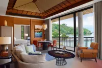 TA’AKTANA, a Luxury Collection Resort & Spa, Labuan Bajo Hotel dekat White Pier