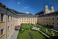 Schlosshotel Mondsee Hotel berhampiran Fuschlsee