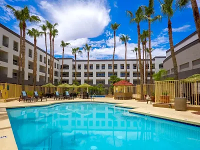 Hilton Phoenix Airport Hotels near Roosevelt Center of Sustainability