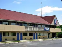 Motel 6 Overland Park, KS Hotels near The Murder Mystery Company in Kansas City