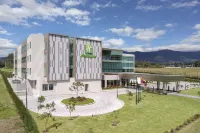 Holiday Inn Quito Airport Hotels near Casal Català de Quito