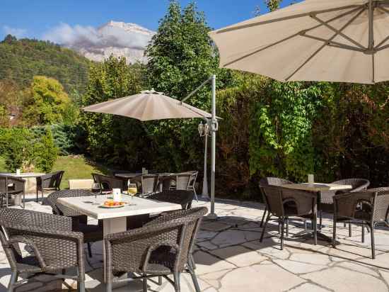 Hôtel Les Trois Roses, Meylan Grenoble Hotel Exterior