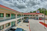 Americas Best Value Inn and Suites IAH Airport North Hotel dekat Schlumberger