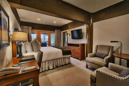 Deluxe King Room with Hot Tub Hotel Room by Redawning Hotels near The Spa at Stein Eriksen Lodge Deer Valley