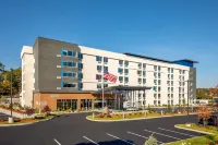 Aloft Framingham Hotels near Bunker Hill