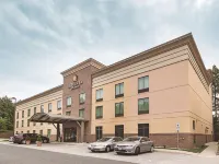 La Quinta Inn & Suites by Wyndham Bel Air/I-95 Exit 77A Hotels near Inner Harbor