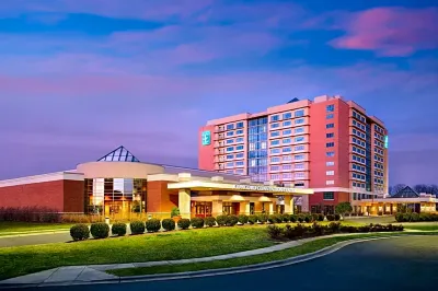 Embassy Suites by Hilton Charlotte Concord Golf Resort & Spa فنادق في كونكورد