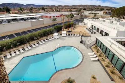 DoubleTree by Hilton Palmdale Hotels near Lancaster Commerce Center