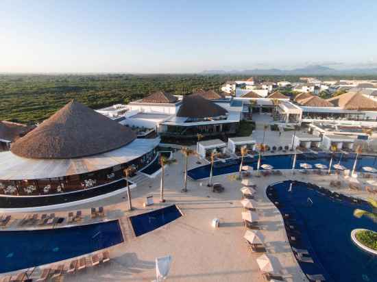 Adults Only, Royalton Chic Punta Cana Resort & Casino Hotel Exterior