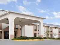 Days Inn & Suites by Wyndham New Iberia Hotels in New Iberia