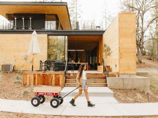 AutoCamp Yosemite Hotel Exterior