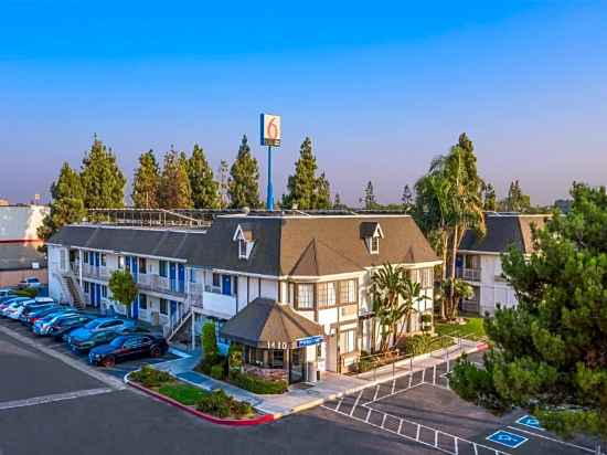 Motel 6 Merced, CA - North Hotel Exterior