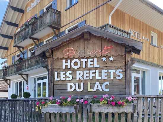 Les Reflets du Lac Hotel Exterior