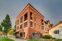 Old Town Loft Oasis with Amazing Rooftop Deck! Hoteles en Fort Collins