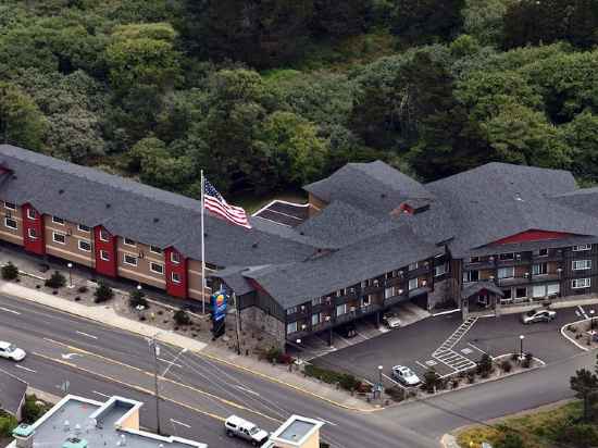 Comfort Inn & Suites Hotel Exterior