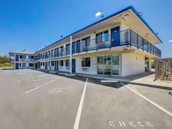 Motel 6 Red Bluff, CA Hotel Exterior